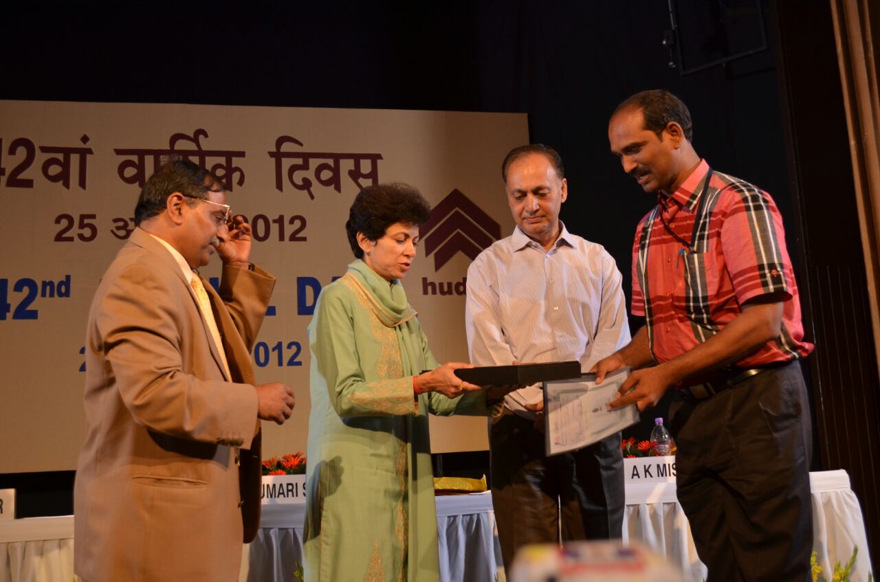 Mr. Srinivas Bongiri (Receiving Award)